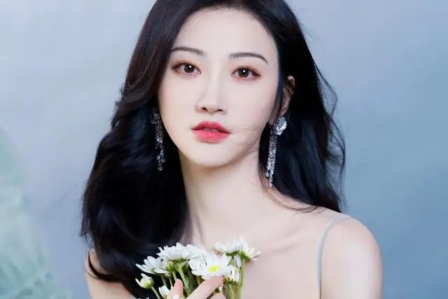 董卿五一苏州游,素颜气质依旧